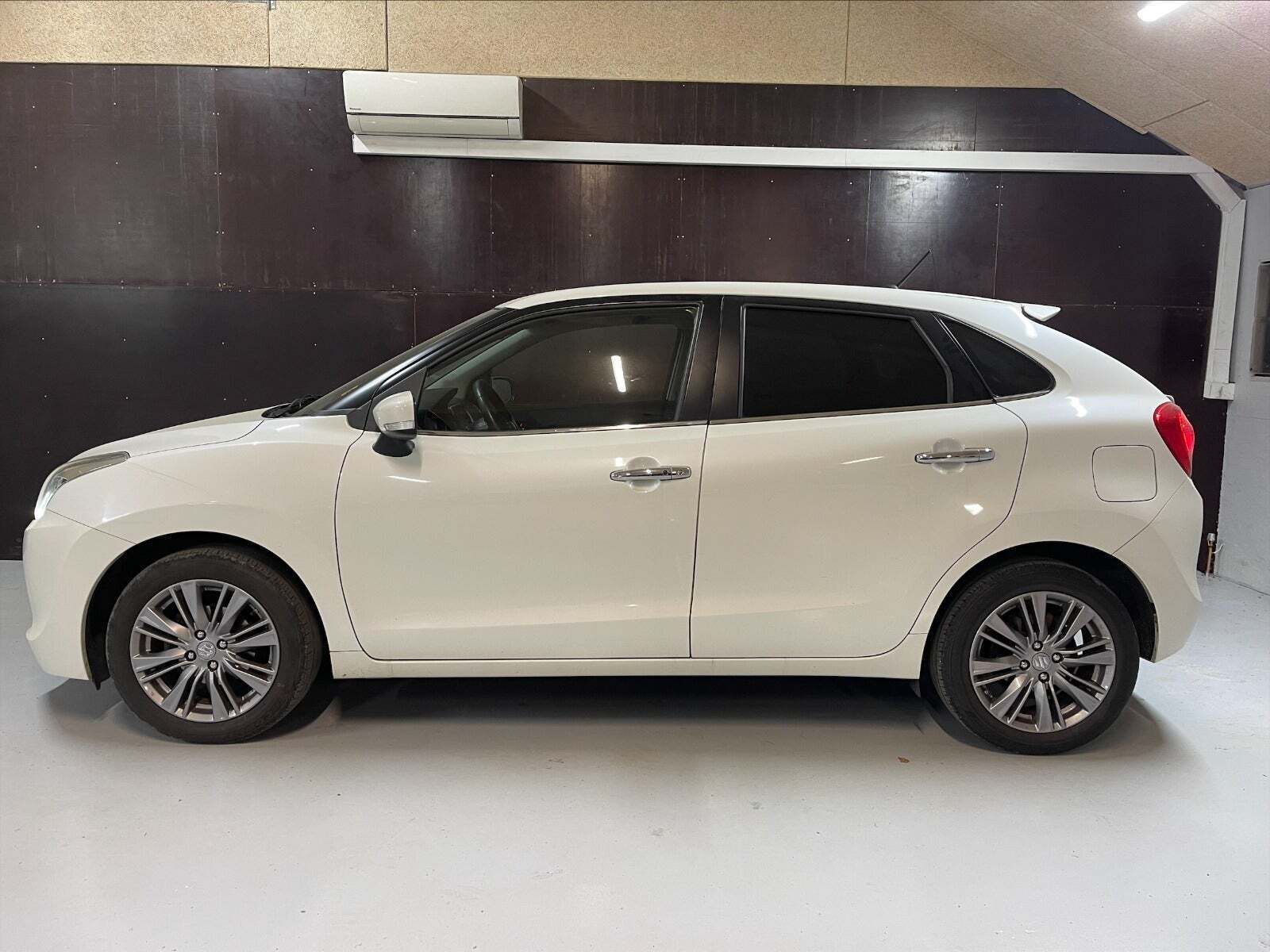 Hvid Suzuki Baleno fra 2018