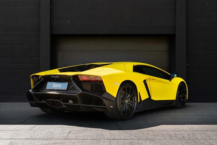 Gul Lamborghini Aventador fra 2014
