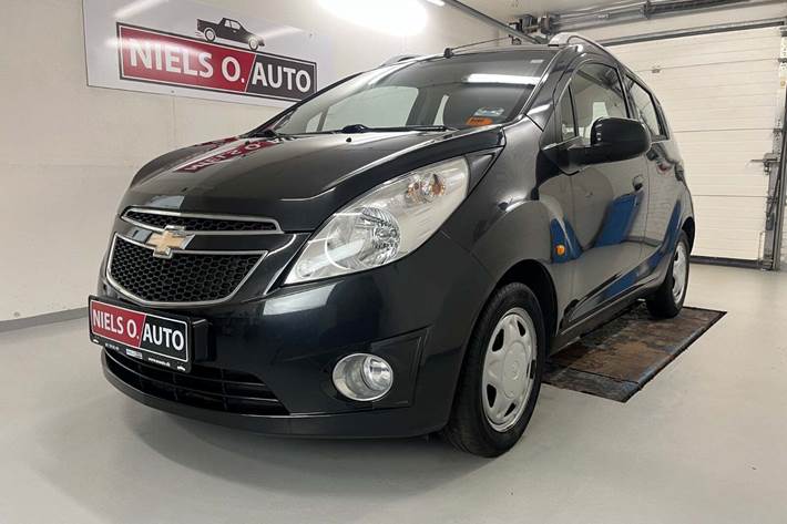 Sort Chevrolet Spark fra 2010 set udefra