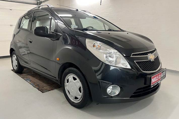 Sort Chevrolet Spark fra 2010 set udefra