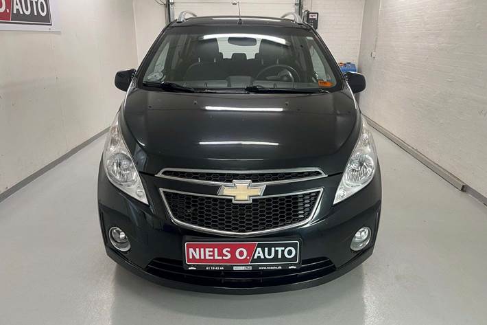 Sort Chevrolet Spark fra 2010 set udefra