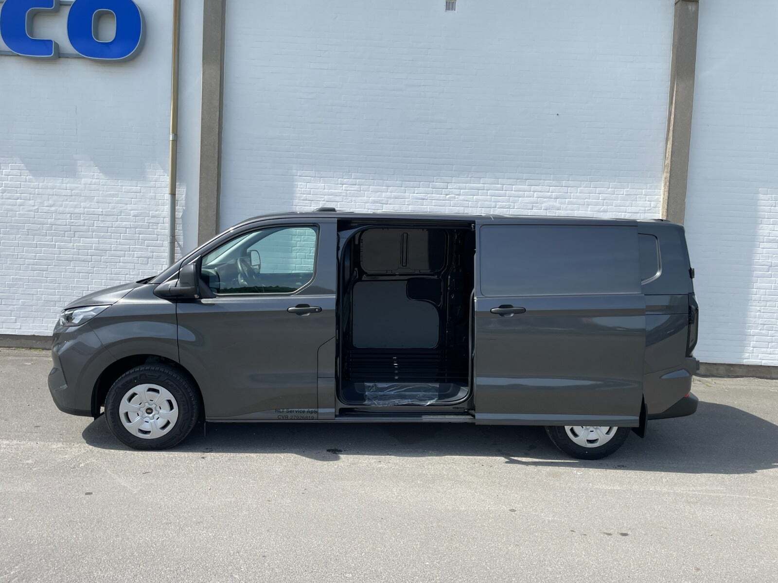 Sort Ford Transit Custom 320L fra 2025
