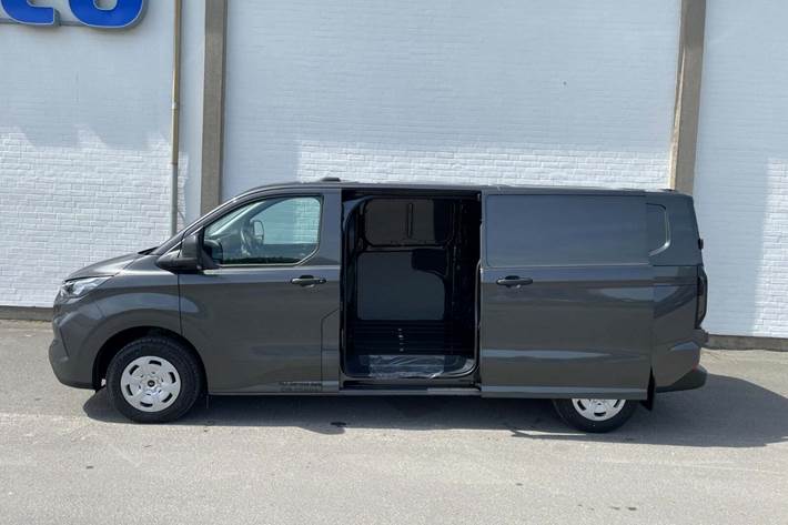 Sort Ford Transit Custom 320L fra 2025