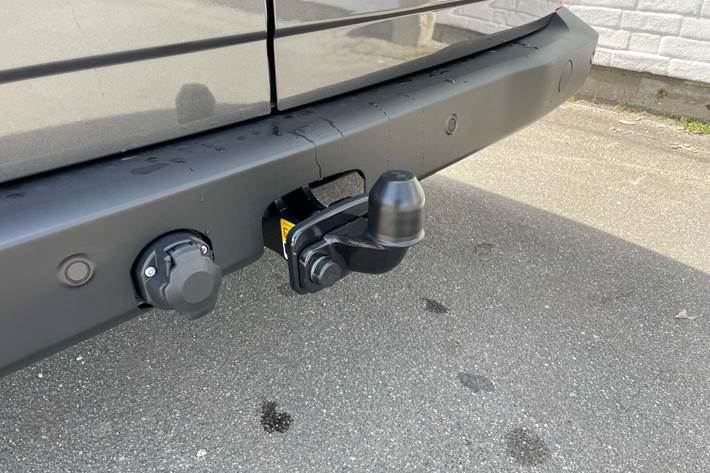 Sort Ford Transit Custom 320L fra 2025