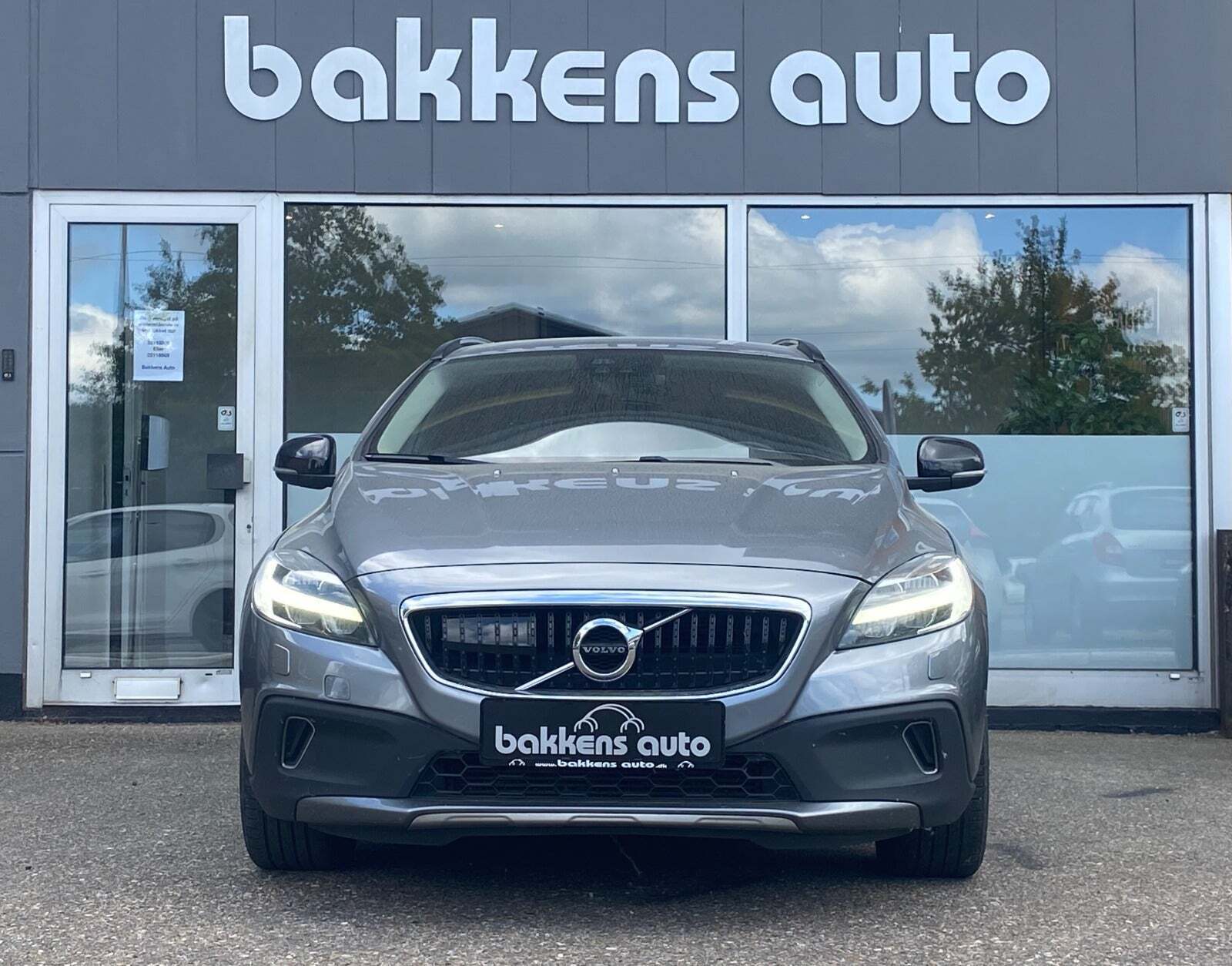 Grå Volvo V40 CC fra 2016