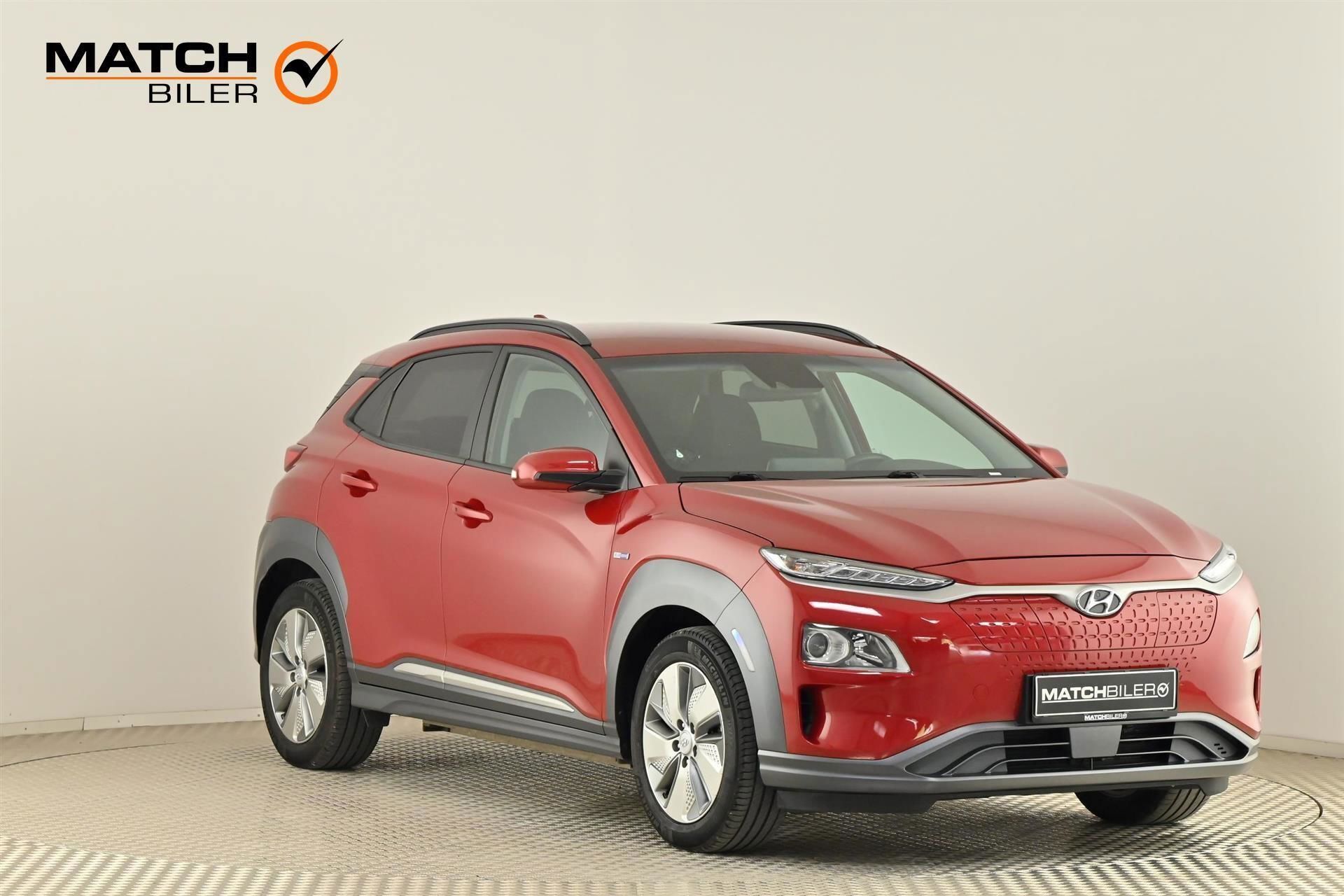 Rød Hyundai Kona fra 2021 set udefra