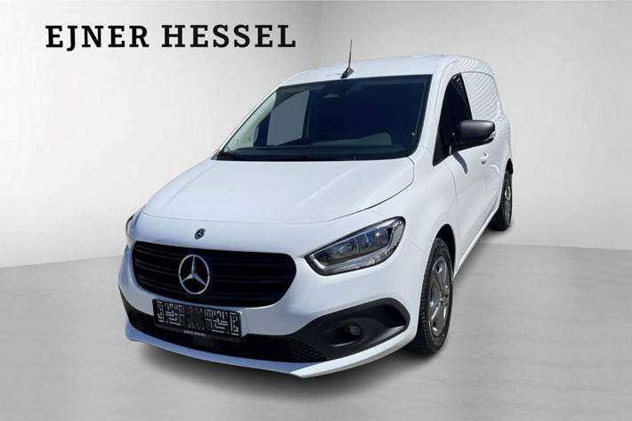 Hvid Mercedes Citan 110 fra 2024 set udefra