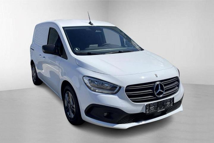 Hvid Mercedes Citan 110 fra 2024 set udefra