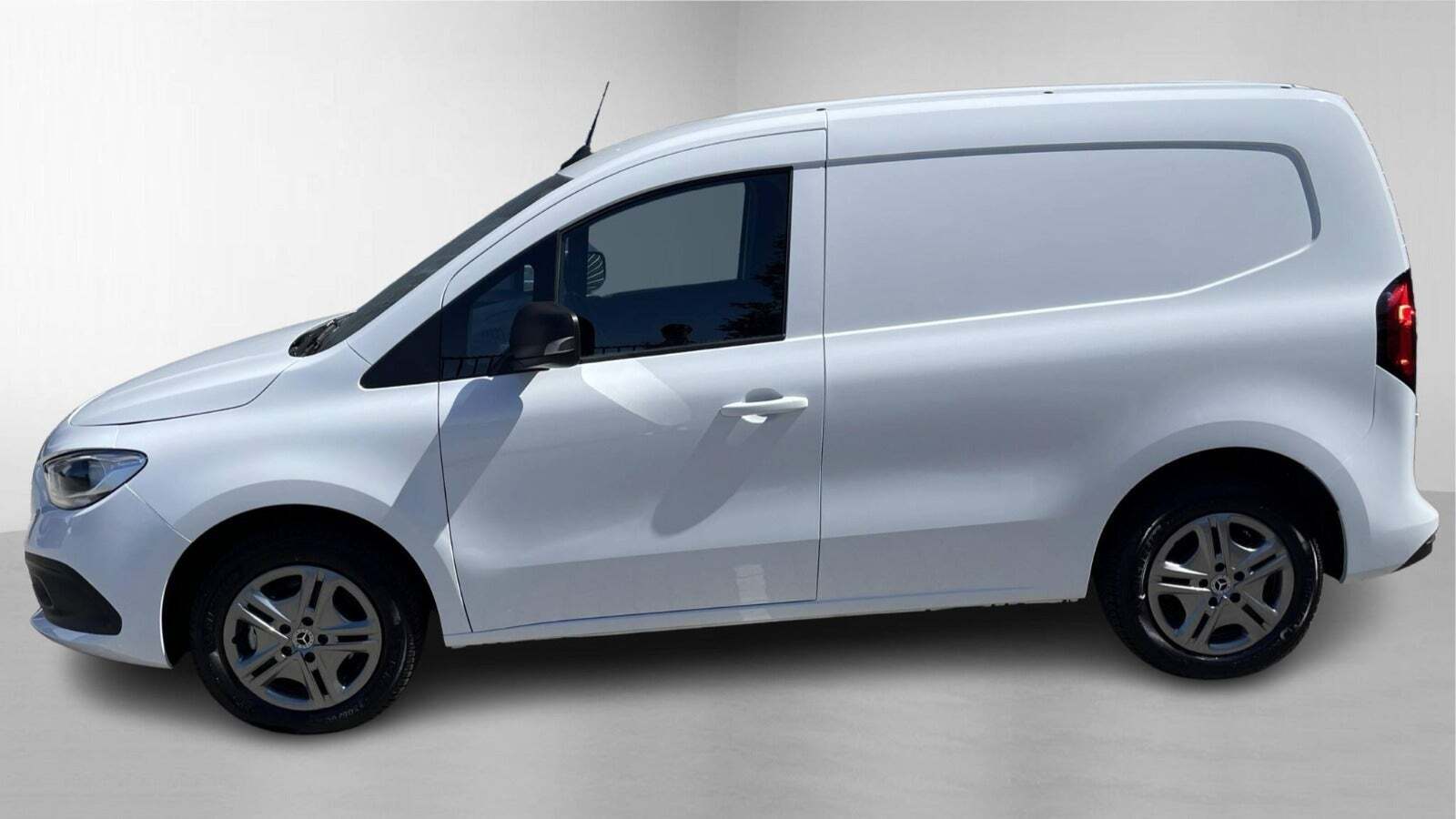 Hvid Mercedes Citan 110 fra 2024