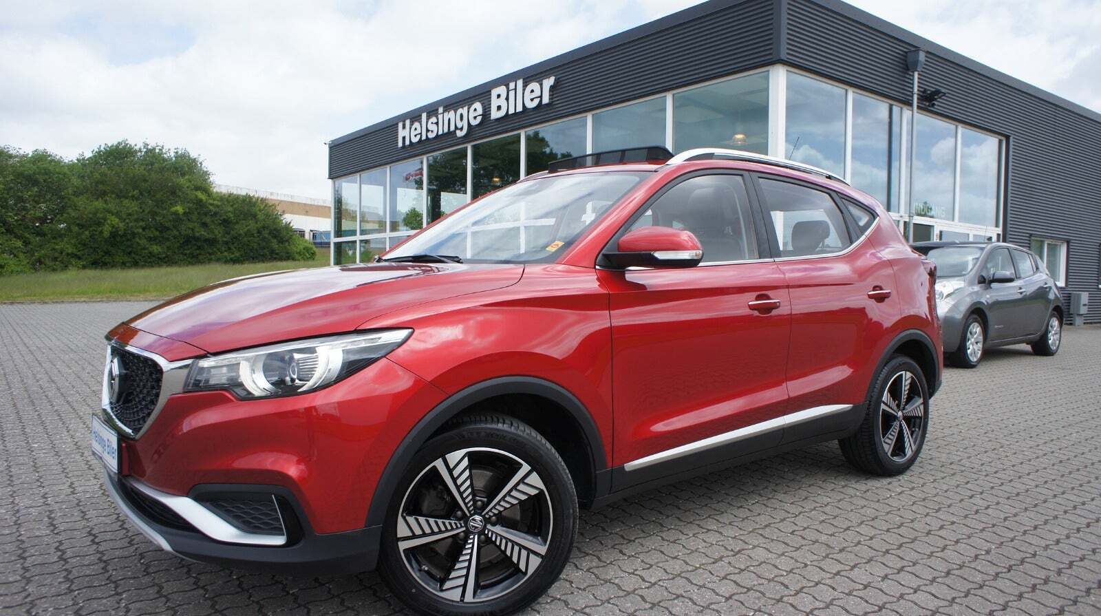 Rød MG ZS fra 2020 set udefra