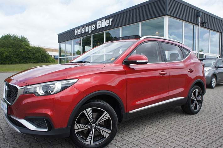 Rød MG ZS fra 2020 set udefra