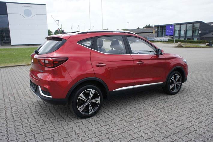 Rød MG ZS fra 2020
