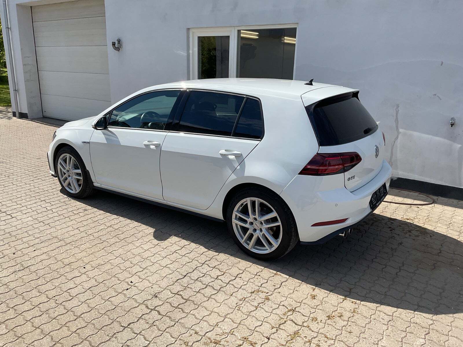 Hvid VW Golf VII fra 2020