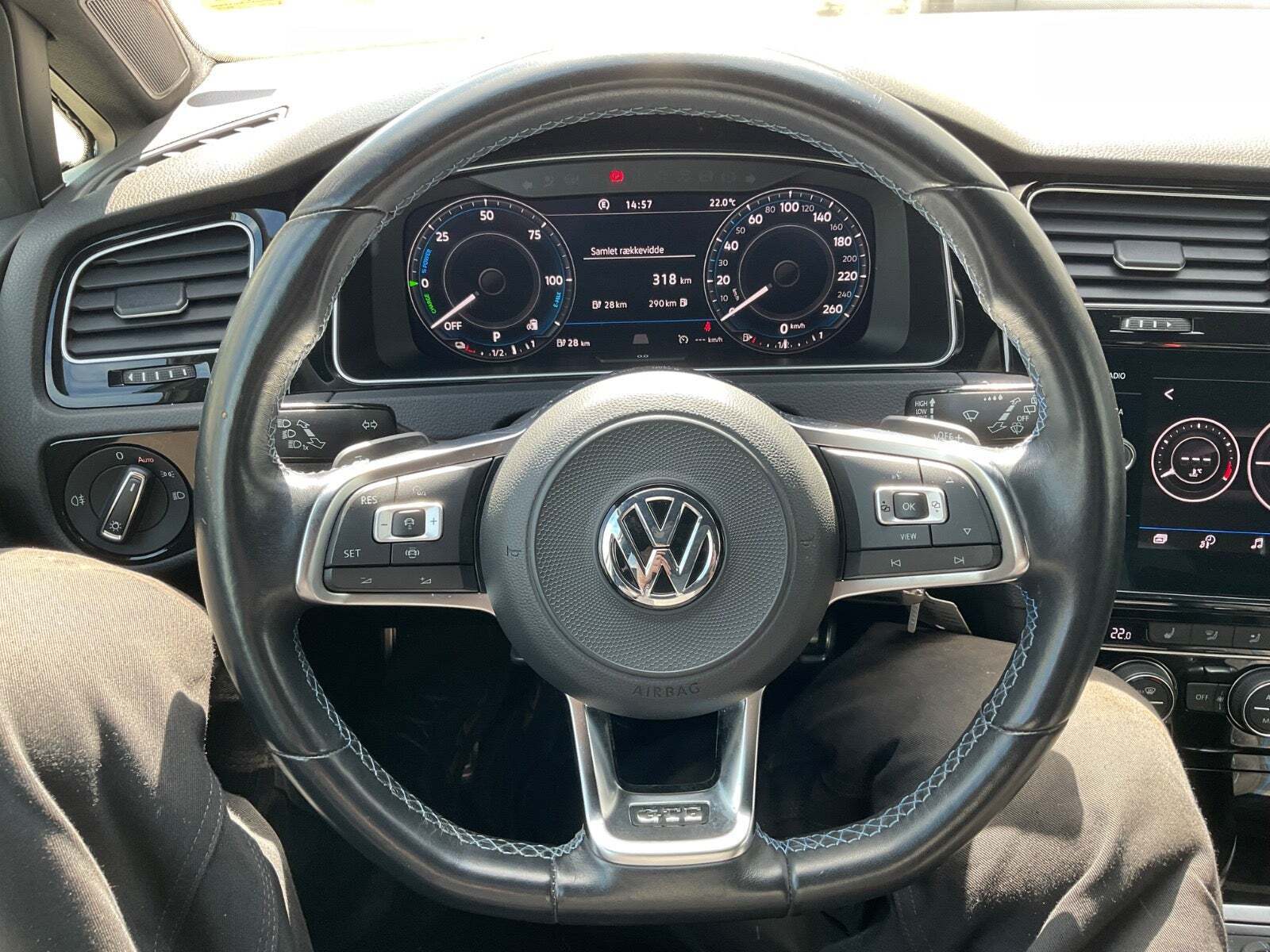 Hvid VW Golf VII fra 2020