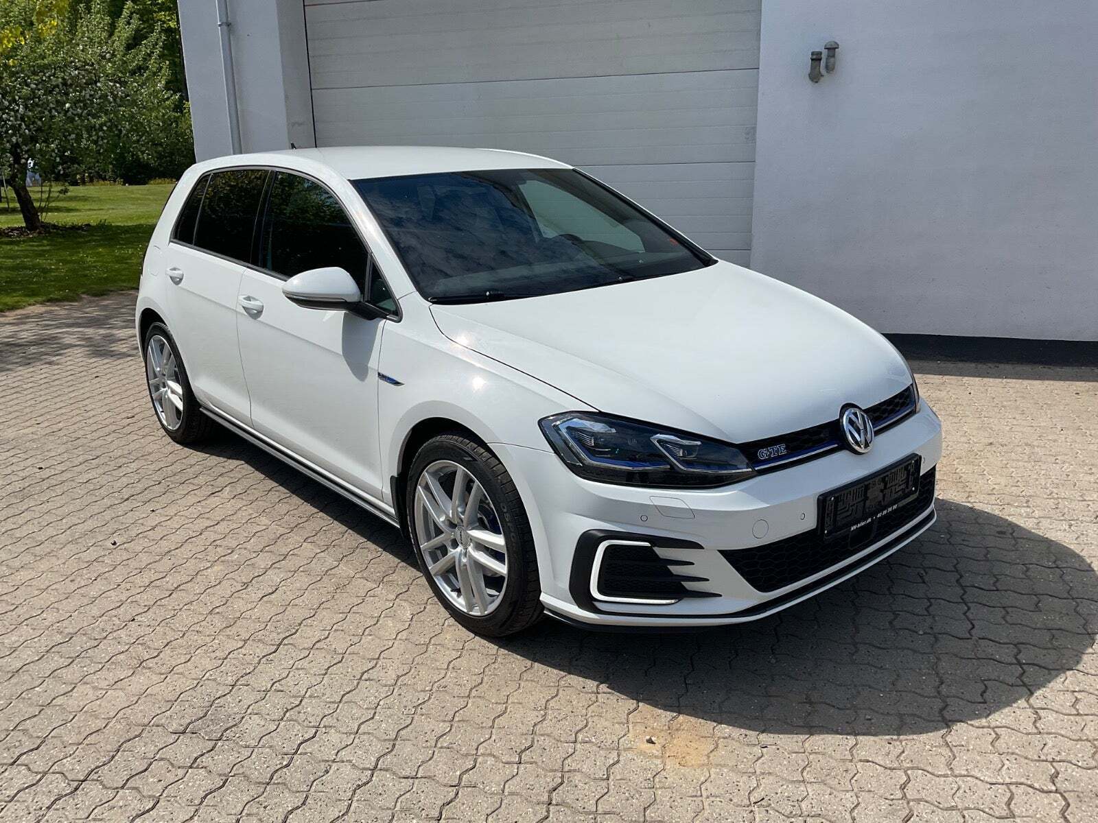 Hvid VW Golf VII fra 2020