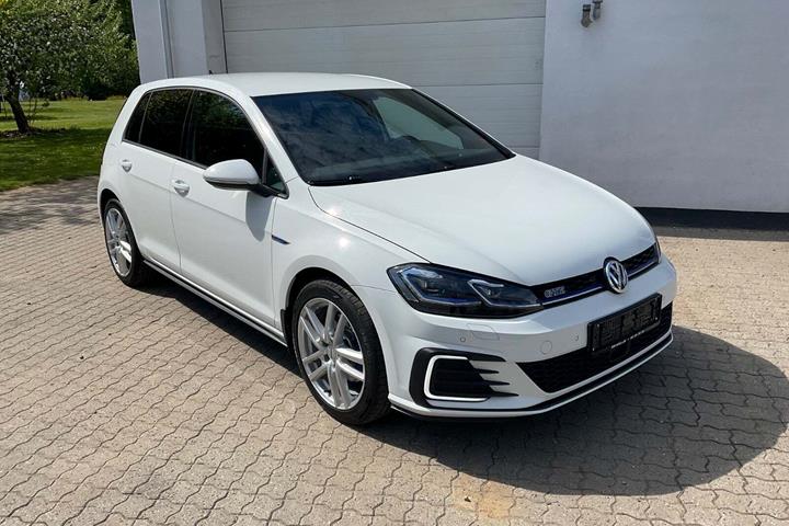 Hvid VW Golf VII fra 2020