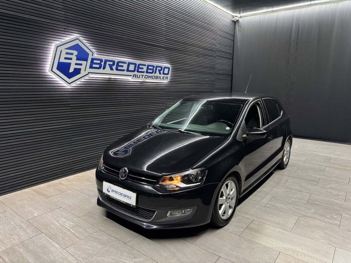 Sort VW Polo fra 2014 set udefra