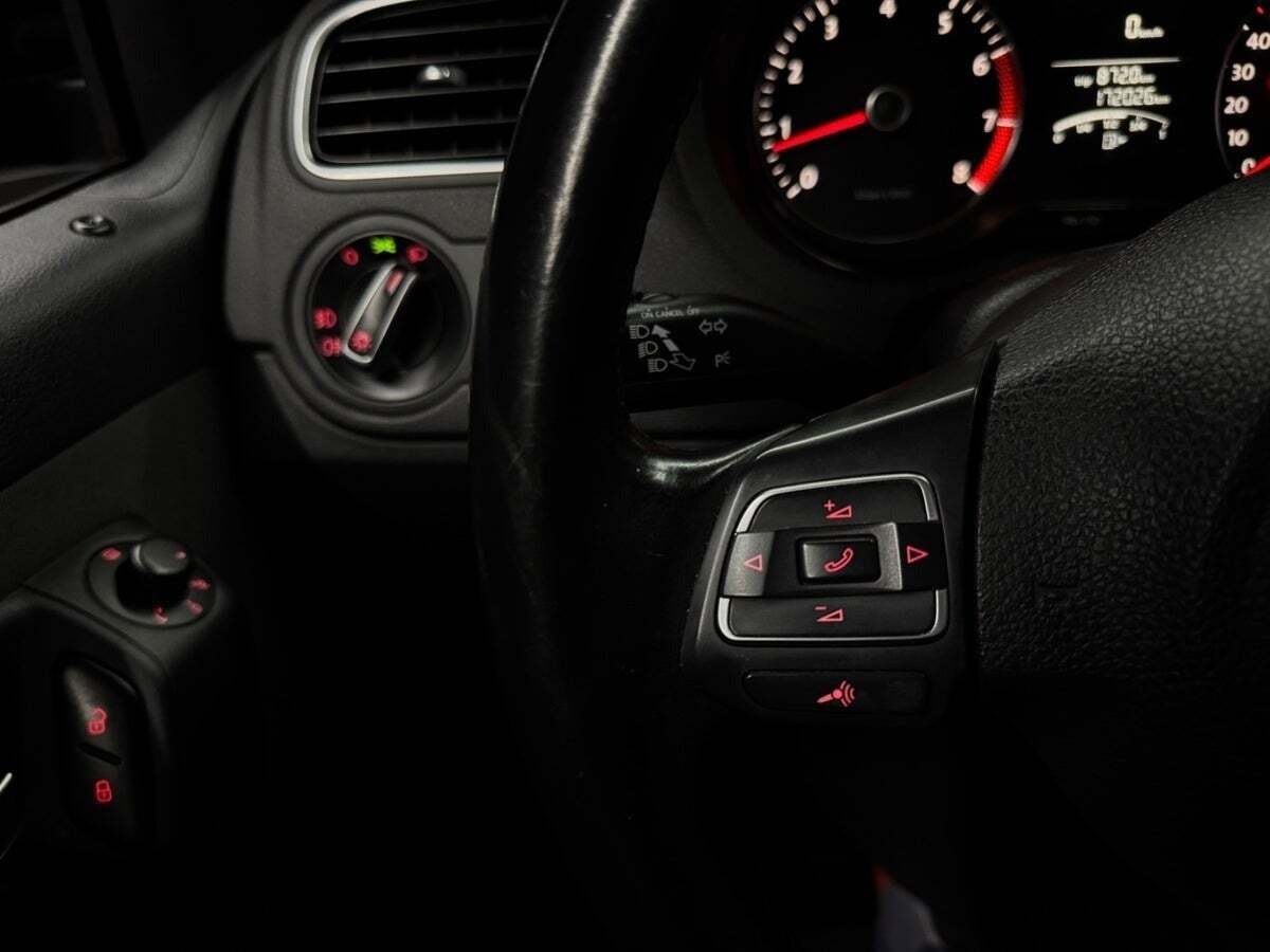 Sort VW Polo fra 2014