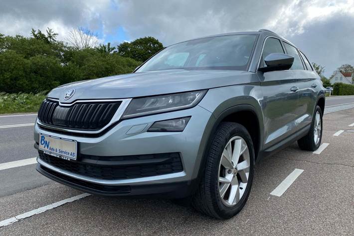 Grå Skoda Kodiaq fra 2019 set udefra