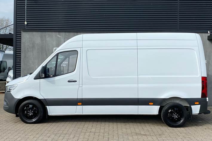 Hvid Mercedes Sprinter fra 2024