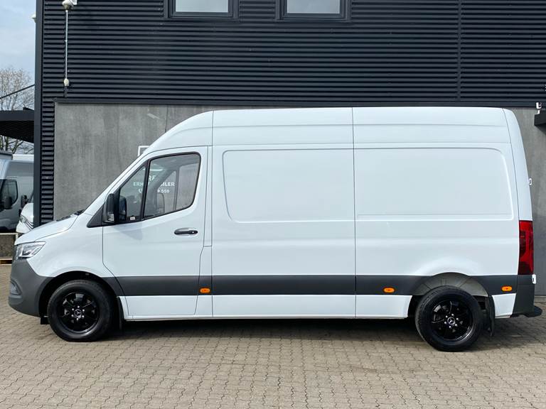 Mercedes Sprinter 2,0 215 CDI A2 H2 150HK Van 9g Aut.