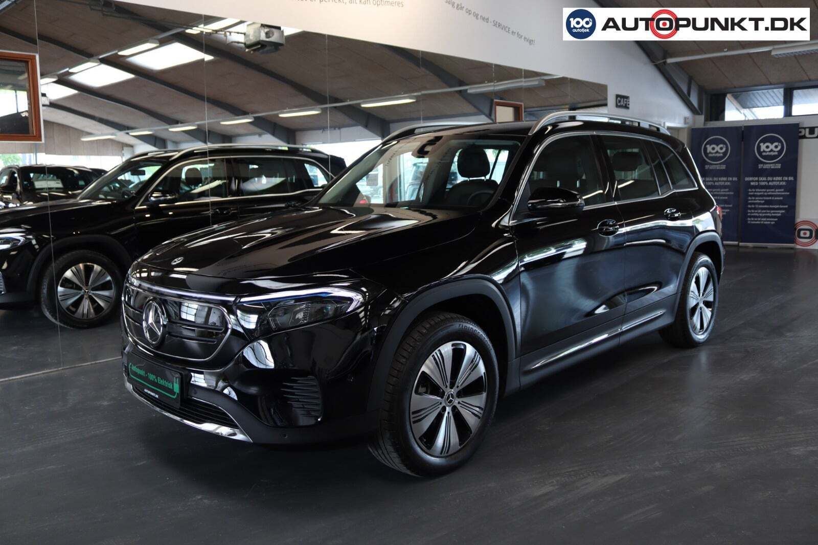 Sort Mercedes EQB300 fra 2023