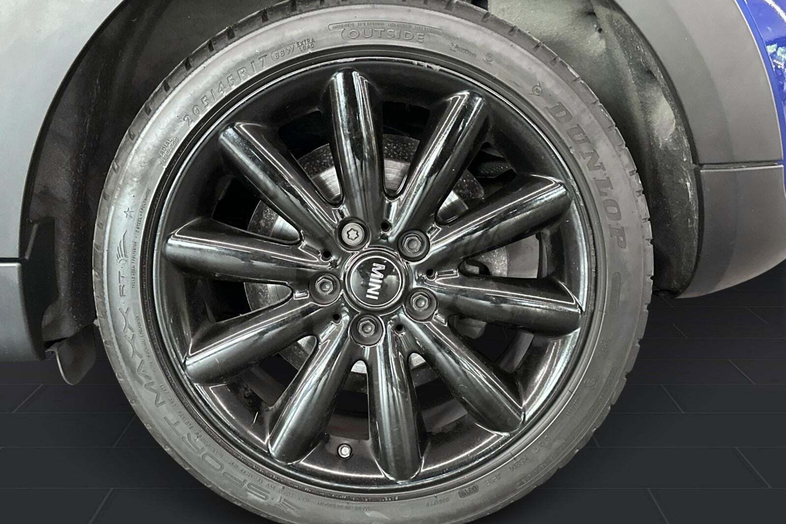 Blå Mini Cooper fra 2019