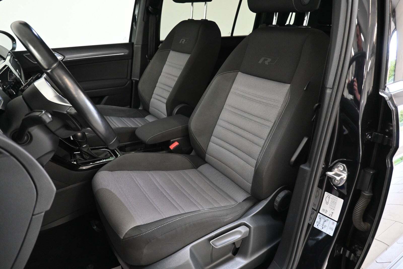 Sort VW Touran fra 2018