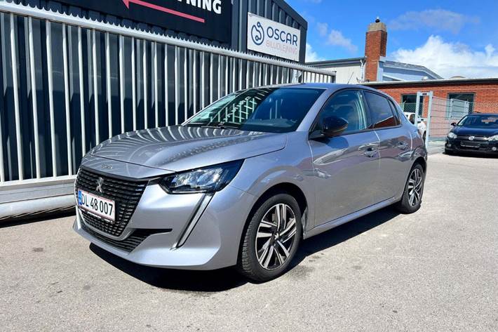 Grå Peugeot 208 fra 2022 set udefra