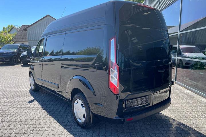 Sort Ford Transit Custom 340 L2 fra 2023 set udefra