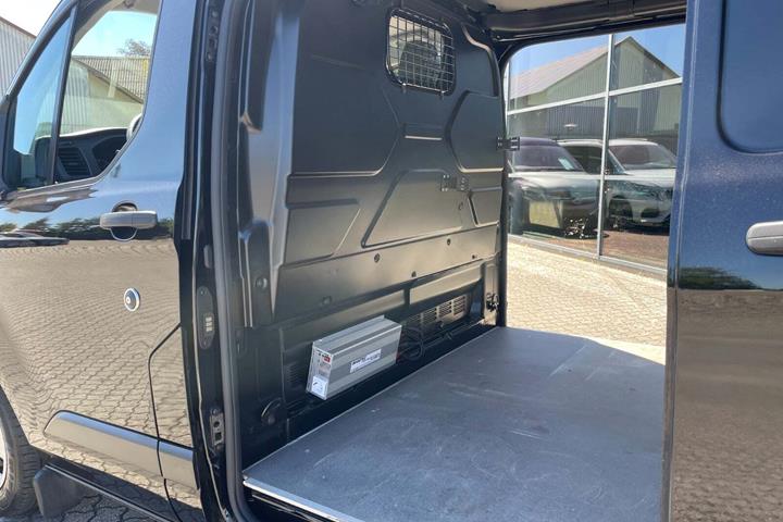 Sort Ford Transit Custom 340 L2 fra 2023 set udefra