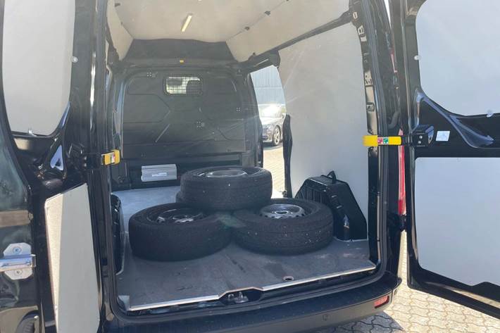 Sort Ford Transit Custom 340L fra 2023