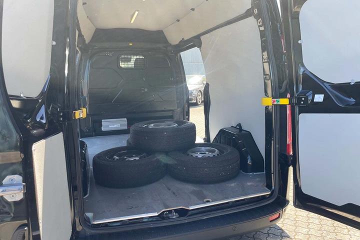 Sort Ford Transit Custom 340 L2 fra 2023 set udefra