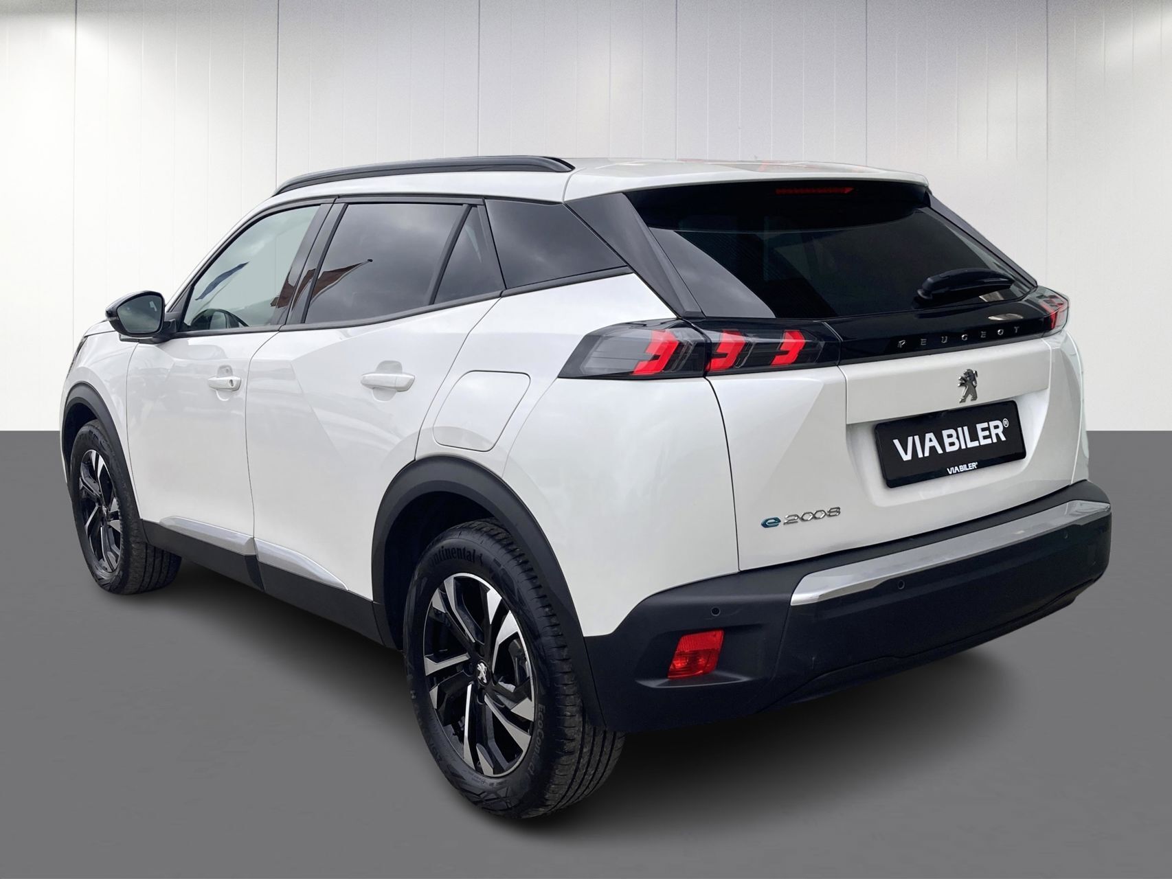 Hvid Peugeot e-2008 fra 2023