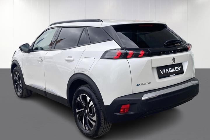Hvid Peugeot e-2008 fra 2023