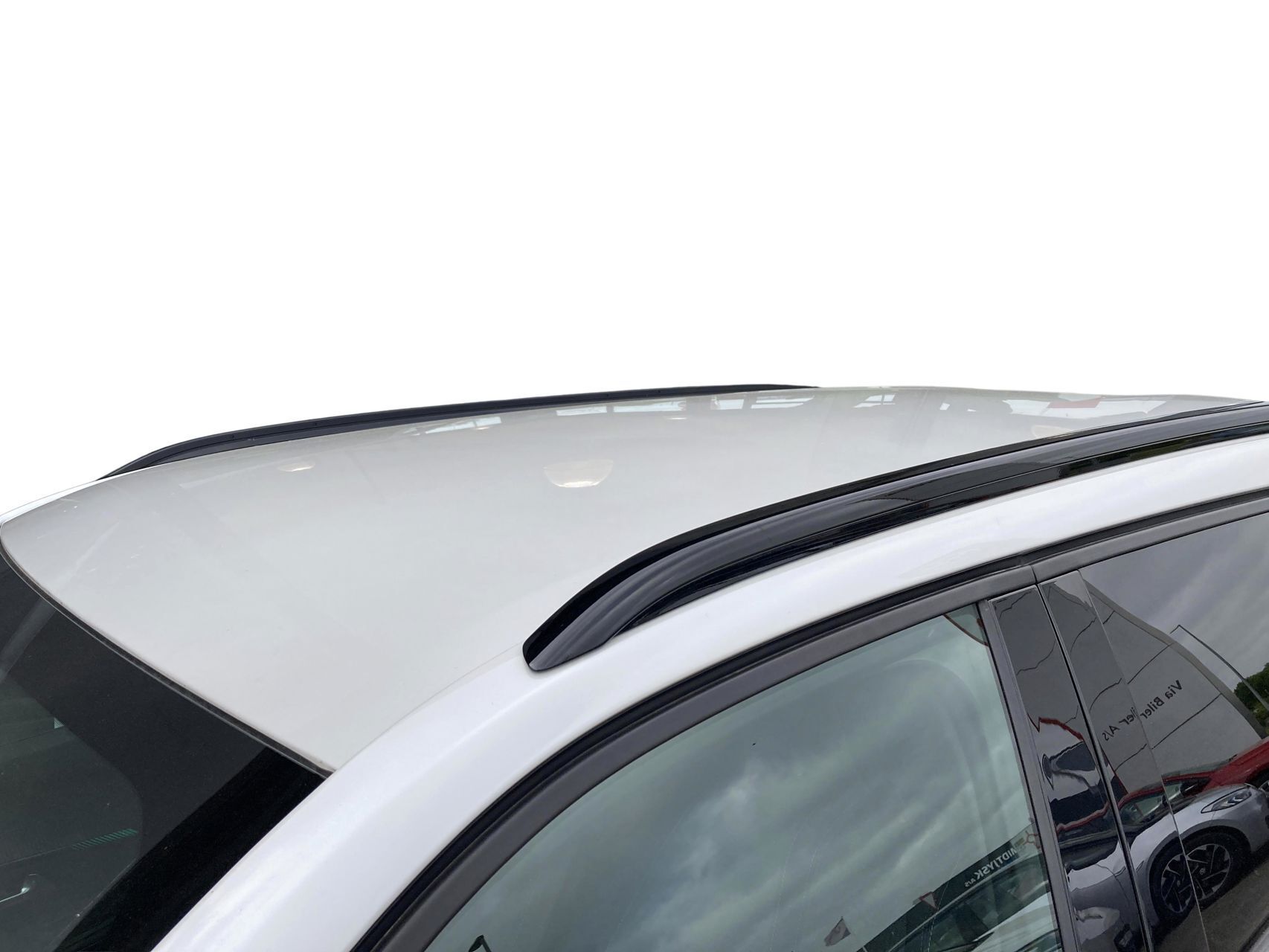 Hvid Peugeot e-2008 fra 2023
