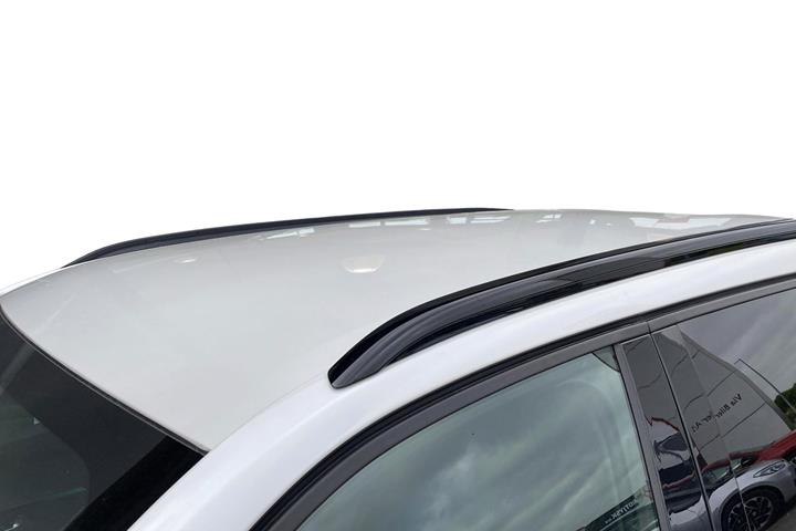 Hvid Peugeot e-2008 fra 2023