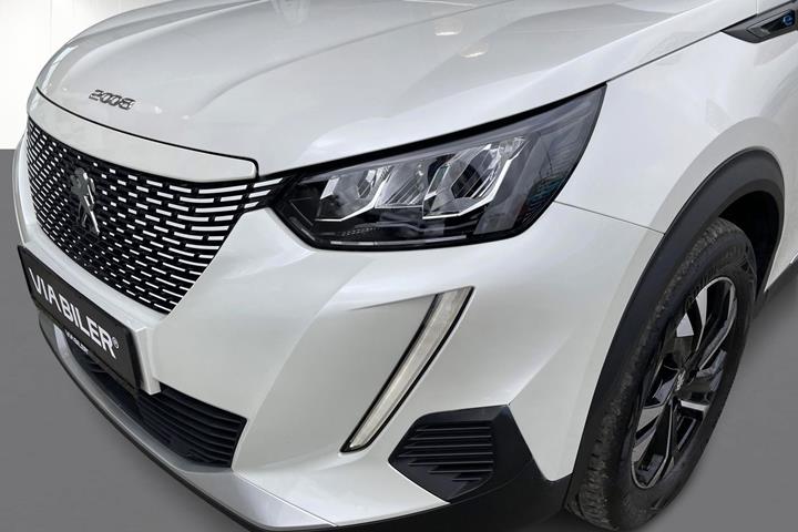 Hvid Peugeot e-2008 fra 2023