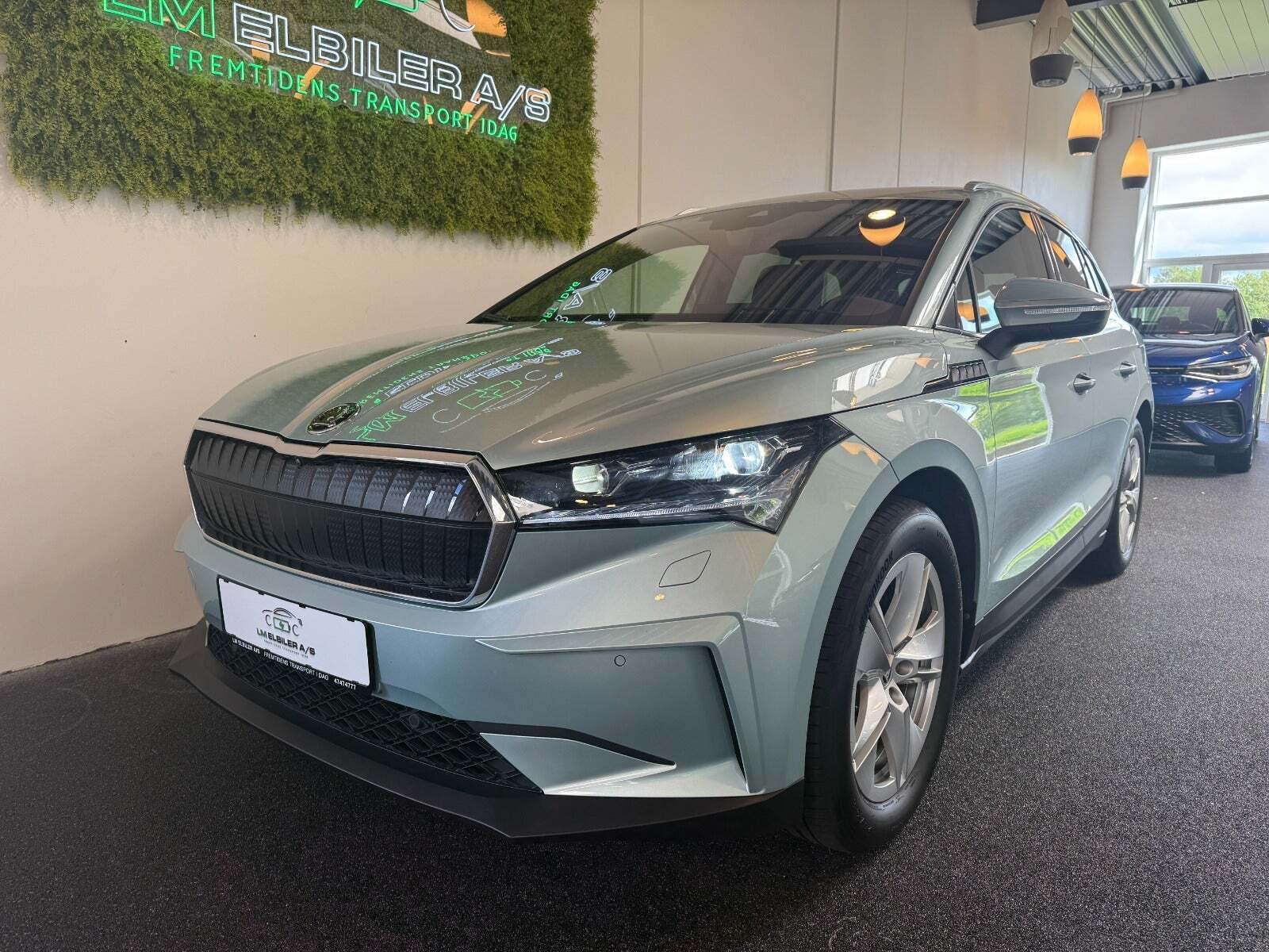 Blå Skoda Enyaq fra 2021 set udefra