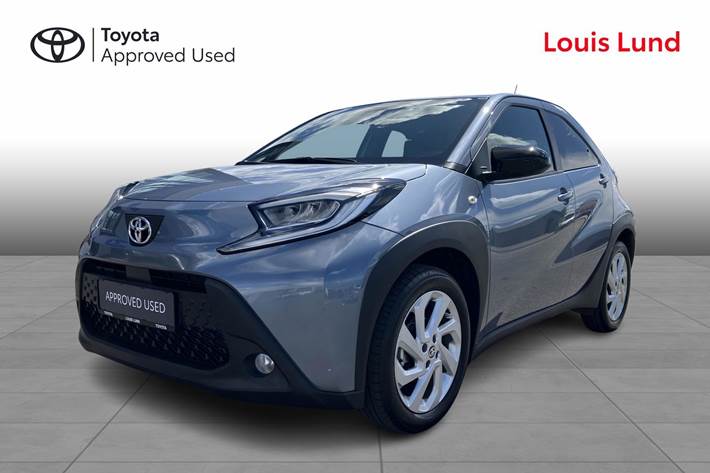 Grå Toyota Aygo X fra 2024 set udefra