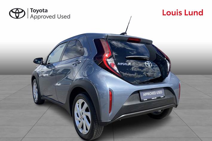Grå Toyota Aygo X fra 2024