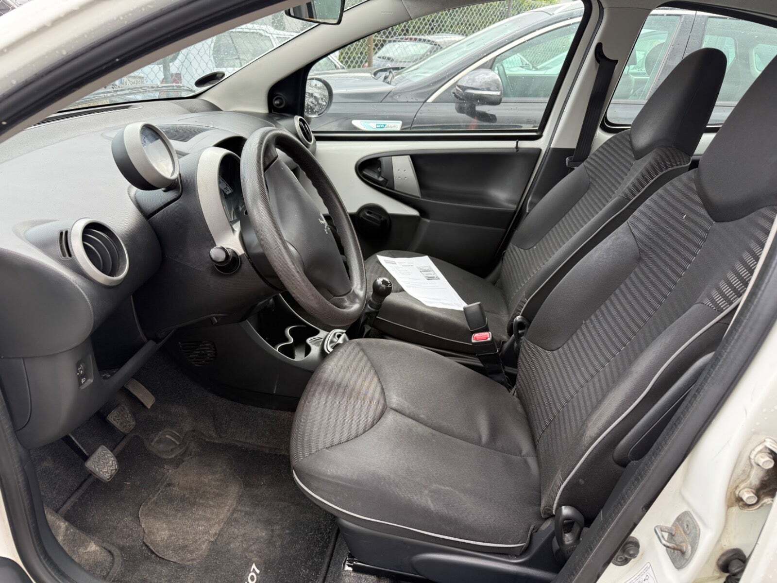 Hvid Peugeot 107 fra 2012