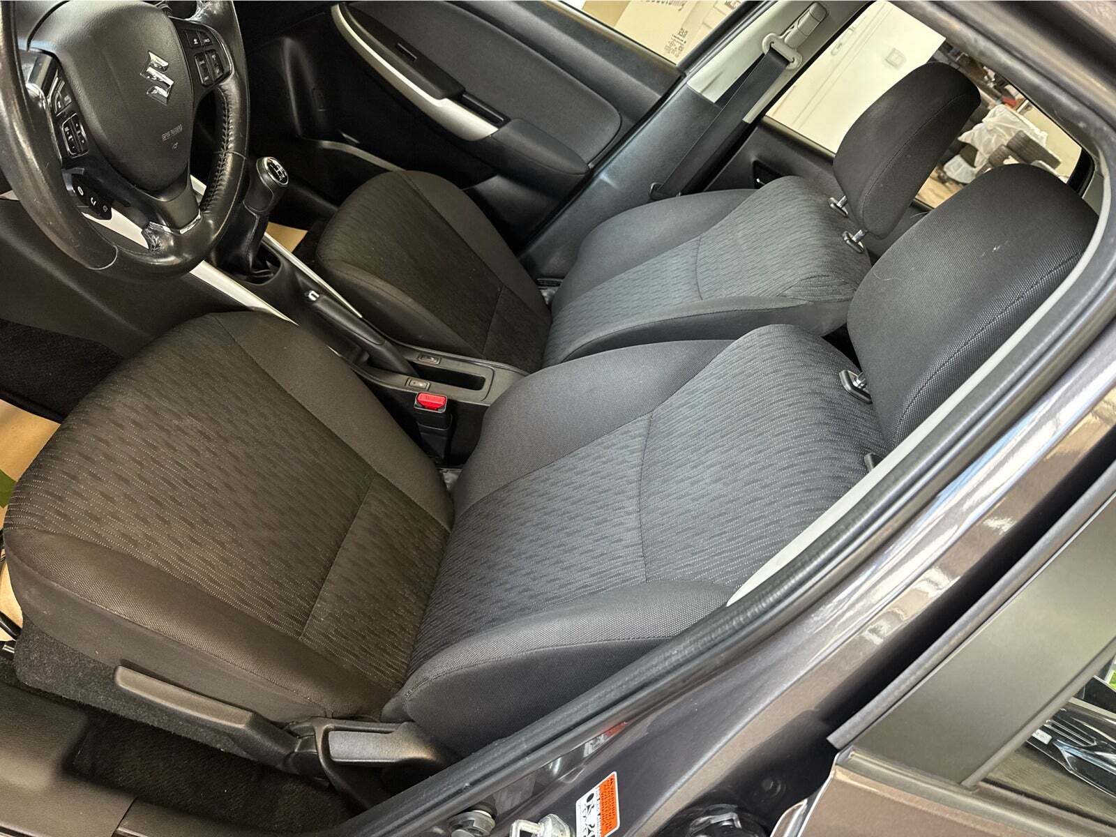 Grå Suzuki Baleno fra 2016