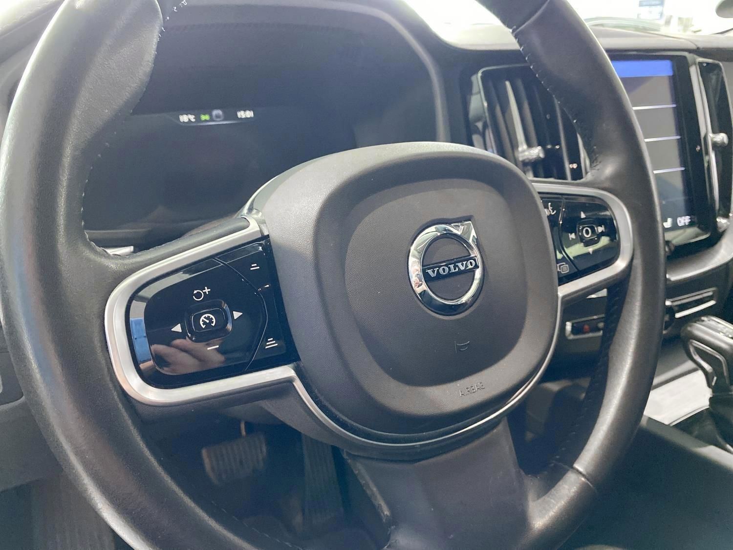 Grå Volvo XC60 fra 2019