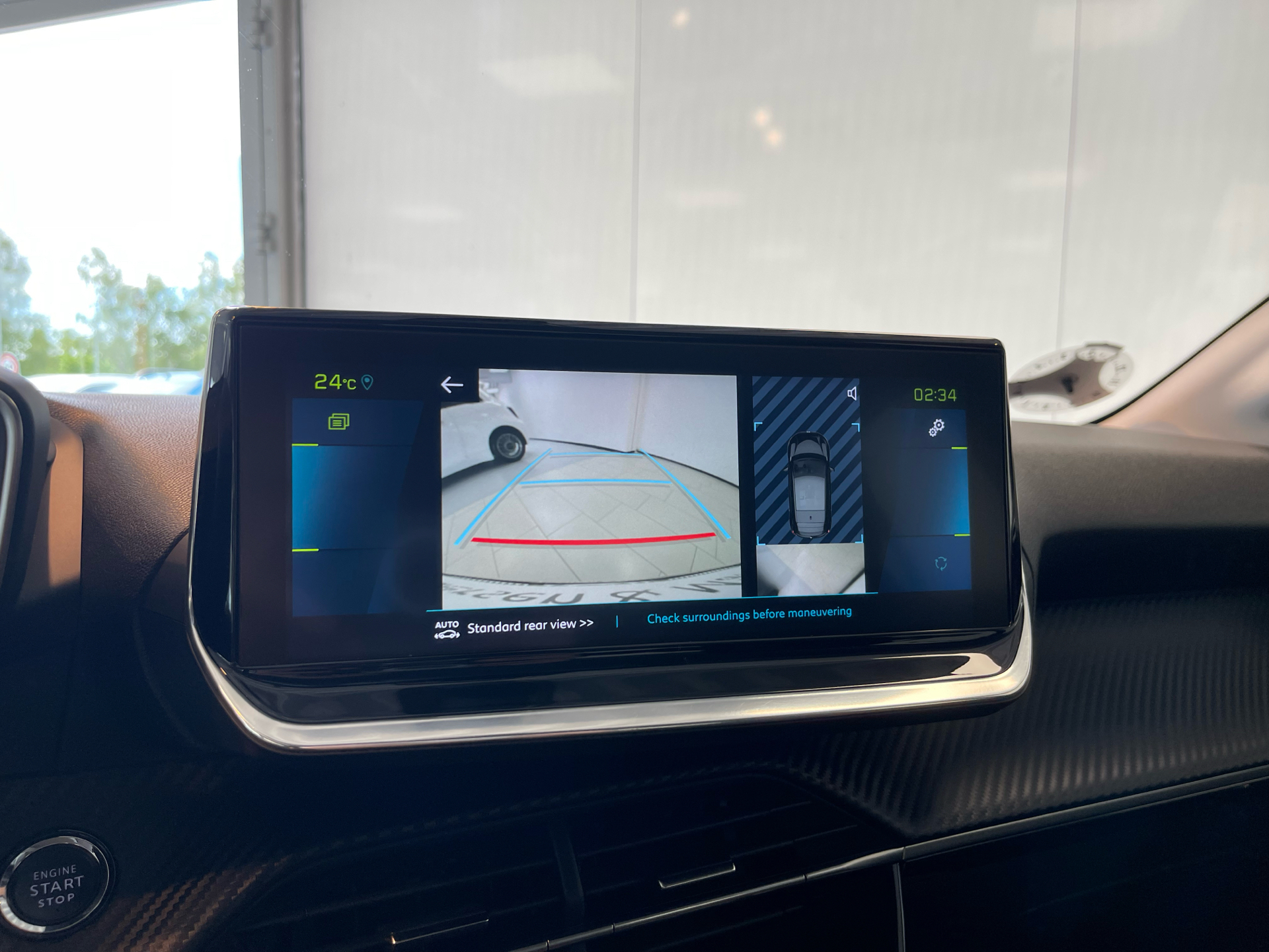 Blå Peugeot e-208 fra 2020