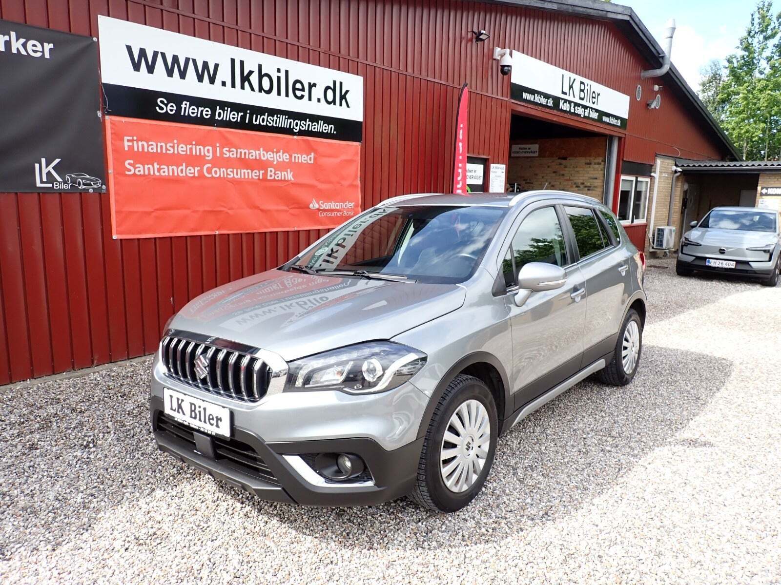 Grå Suzuki S-Cross fra 2016 set udefra