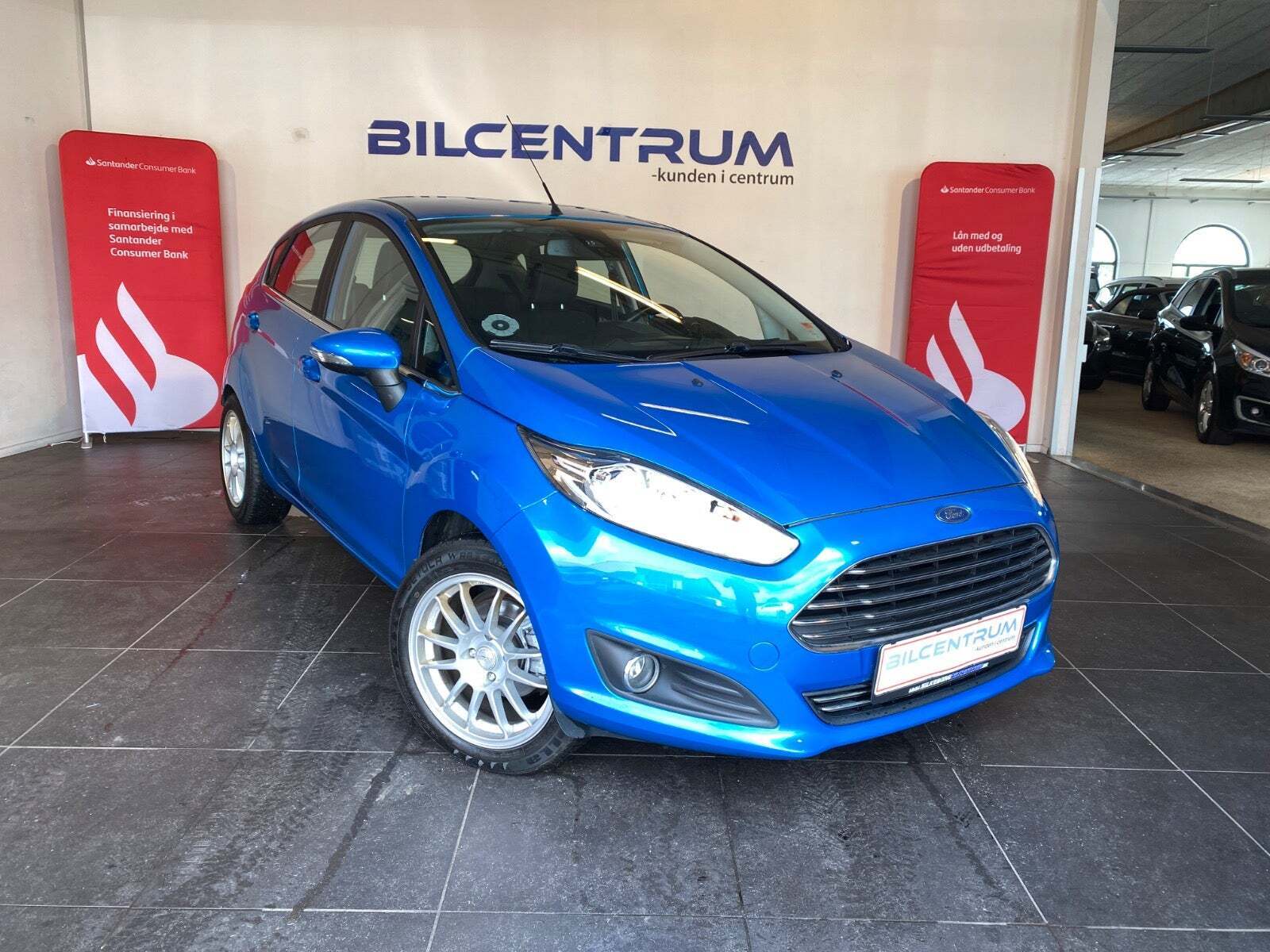 Blå Ford Fiesta fra 2015 set udefra