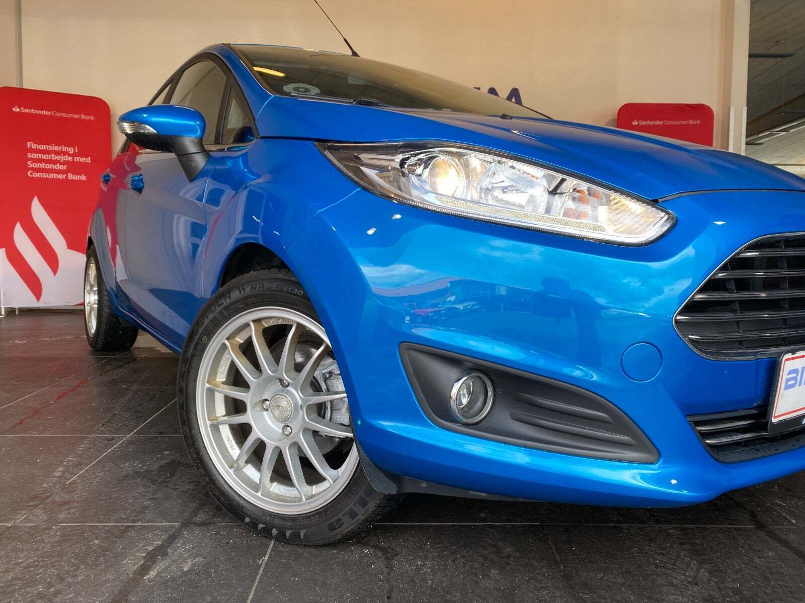 Blå Ford Fiesta fra 2015