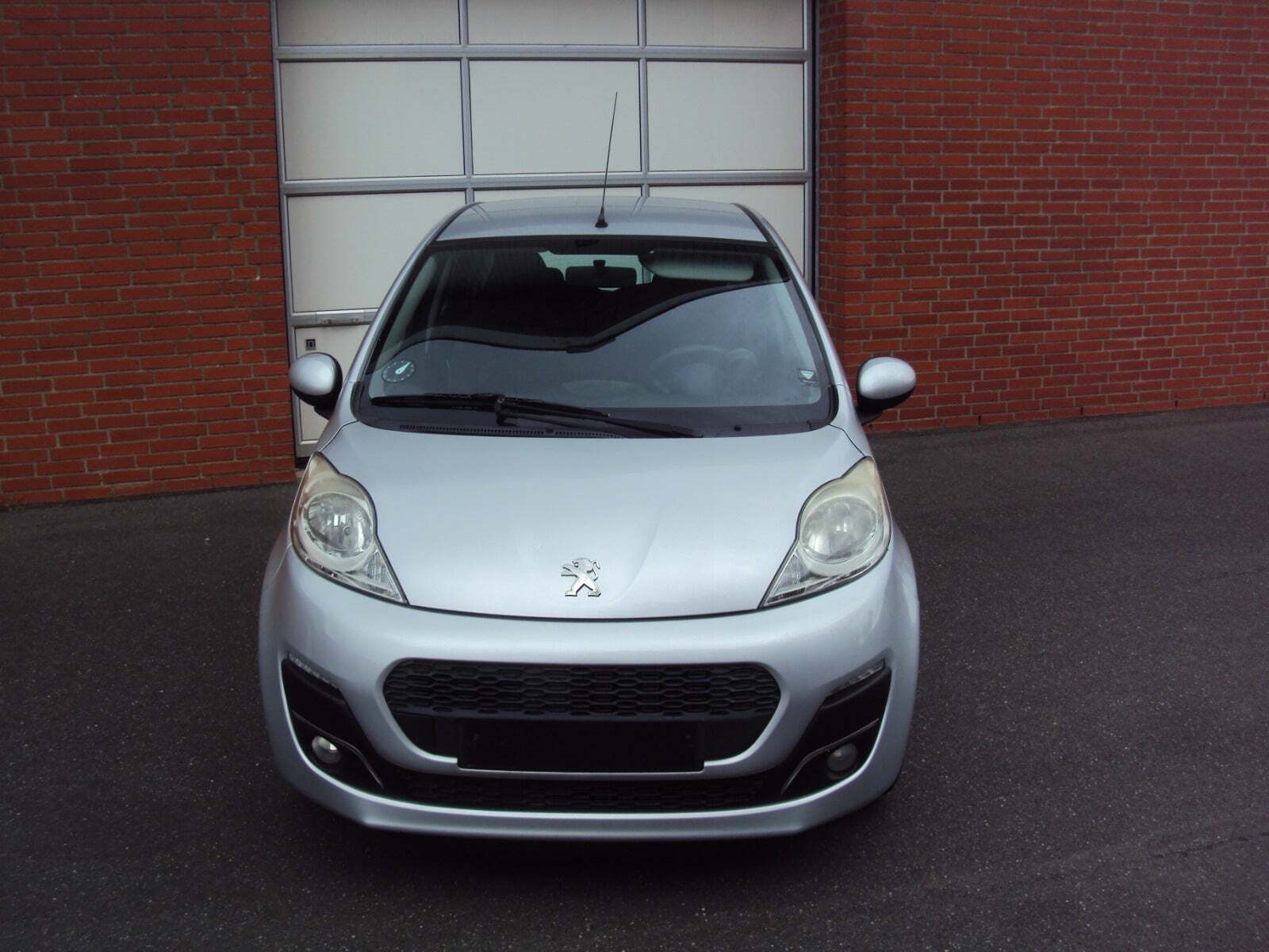 Sølv Peugeot 107 fra 2013