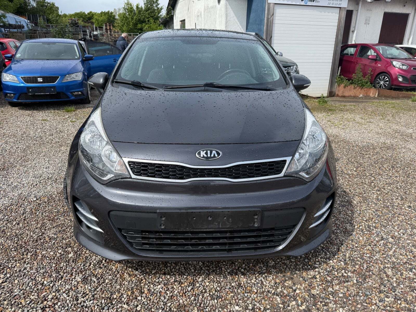 Grå Kia Rio fra 2015